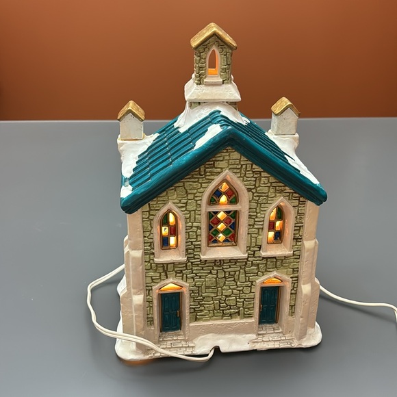 1993 CHRISTMAS VALLEY Collectible Series Porcelain Church Building w/light-VNTG - Picture 3 of 9